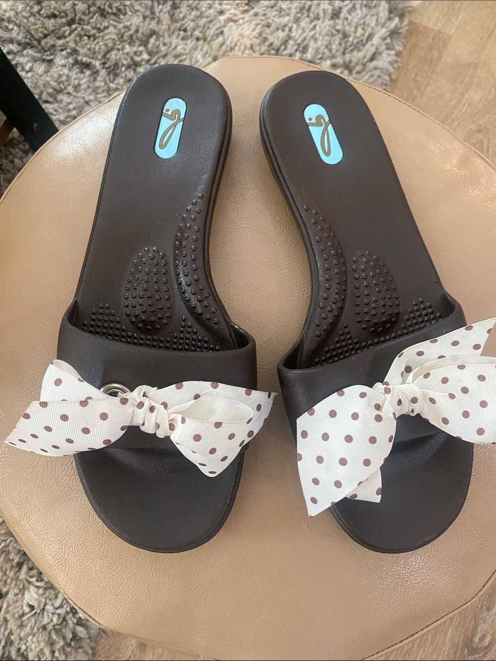 Oka Bee Slip On Flip Flop Sandals Dark Brown  with polka dot Bow size ML (7.5)